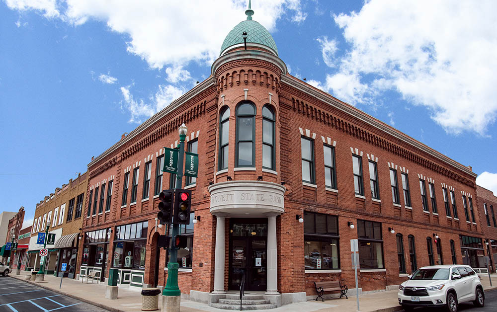 The Monett State Bank building in Monett, Missouri